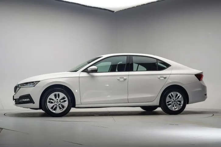 Skoda Octavia 2021 photo 2