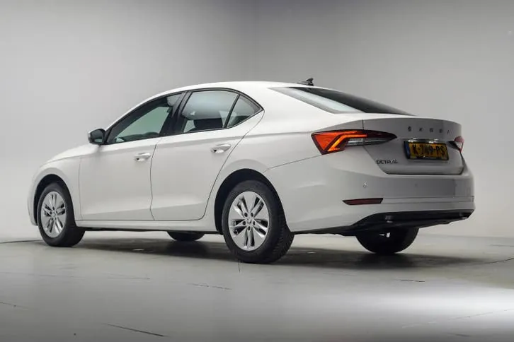 Skoda Octavia 2021 photo 3