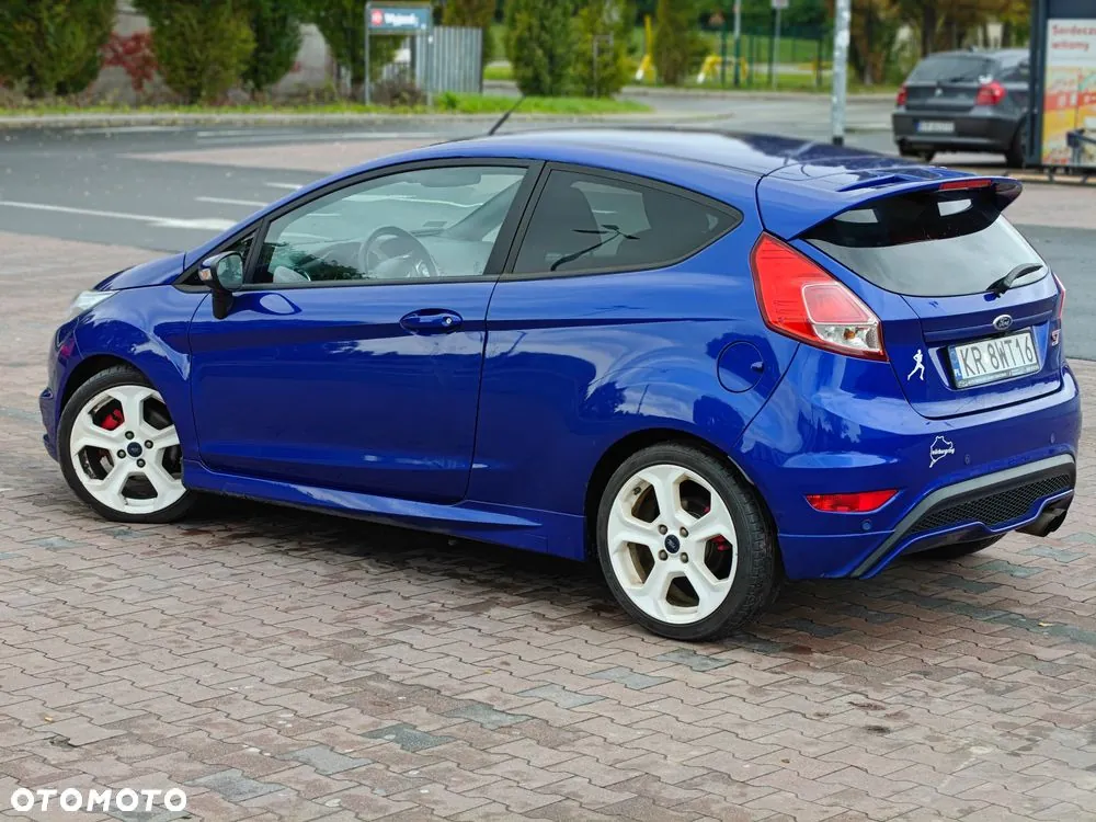 Ford Fiesta 2015 photo 2