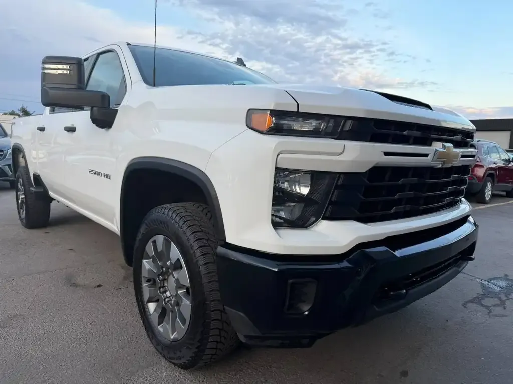 Chevrolet Silverado 2500 2024 photo 2