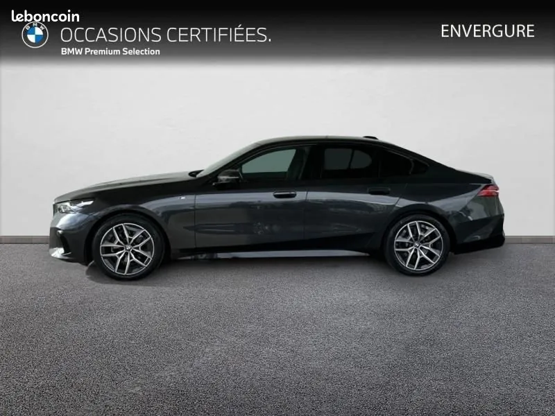 BMW 5 Series 2024 photo 3