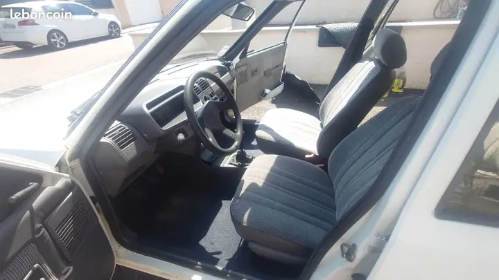 Peugeot 205 1993 photo 3