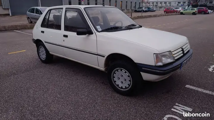 Peugeot 205