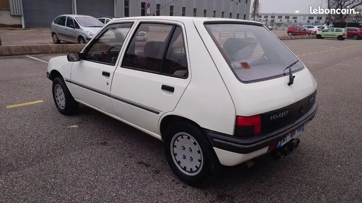 Peugeot 205 1993 photo 2