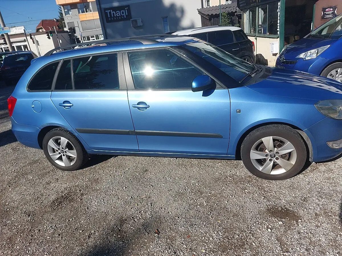 Skoda Fabia 2013 photo 3