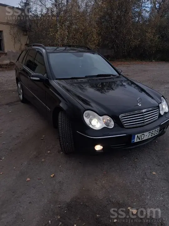 Mercedes-Benz C320 2005 photo 2