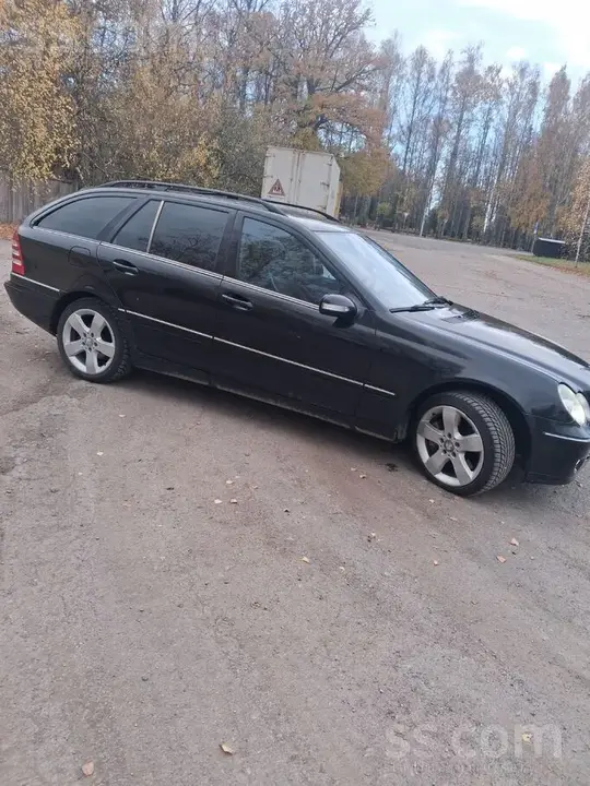 Mercedes-Benz C320 2005 photo 4