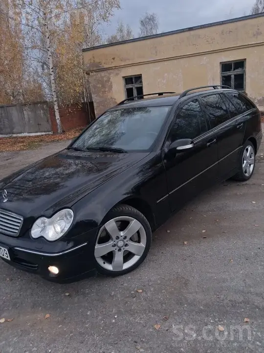 Mercedes-Benz C320 2005 photo 3
