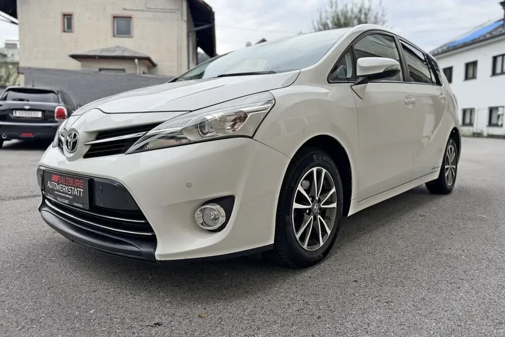 Toyota Verso 2015 photo 2