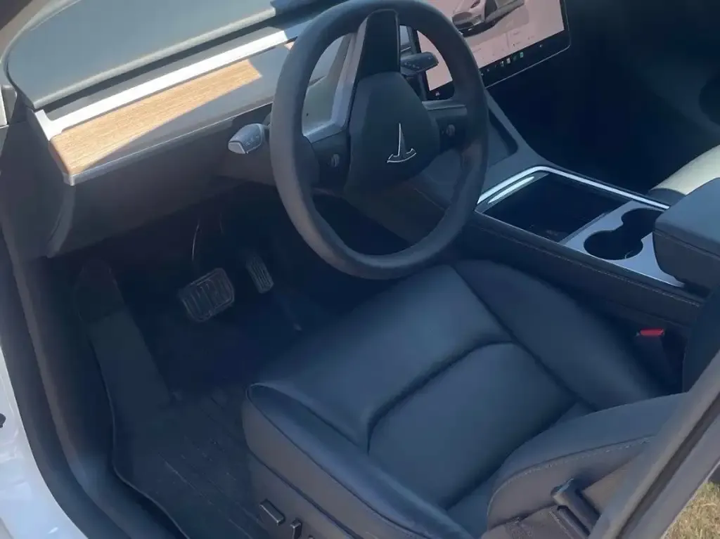 Tesla Model Y 2024 photo 5