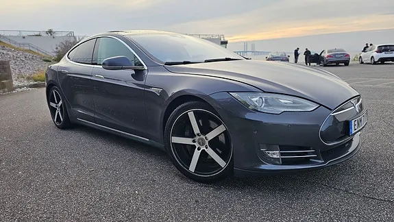 Tesla Model S 2014 photo 2