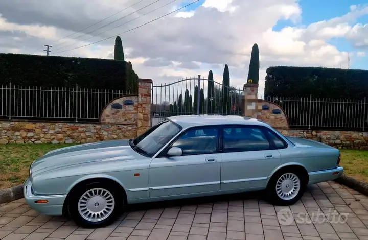 Jaguar Xj8