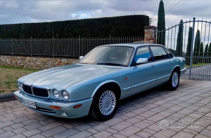 Jaguar Xj8 1998 photo 2