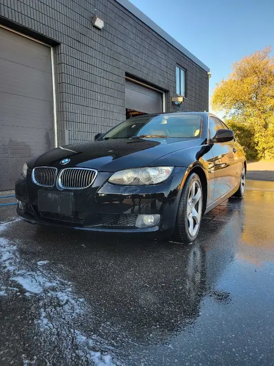 BMW 3 Series 2010 photo 2