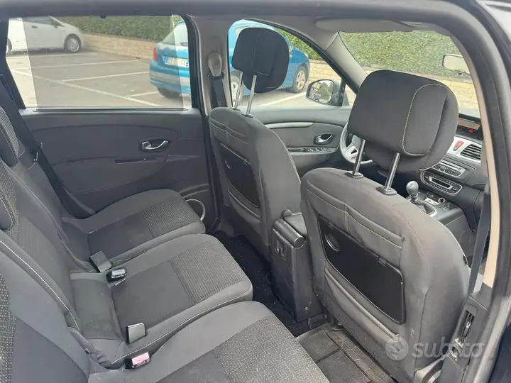 Renault Scenic 2011 photo 3