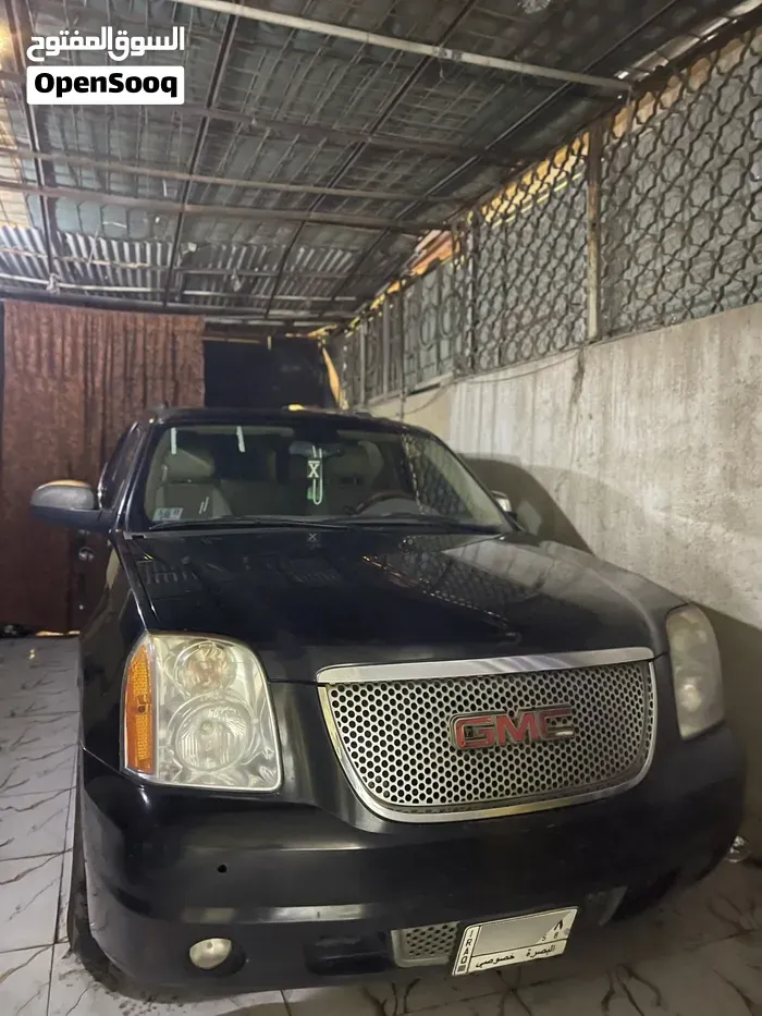 Chevrolet Suburban 2011 photo 4