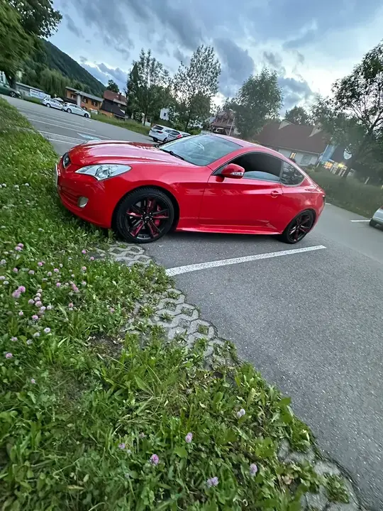 Hyundai Genesis 2011 photo 2