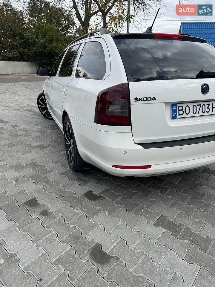 Skoda Octavia 2012 photo 4