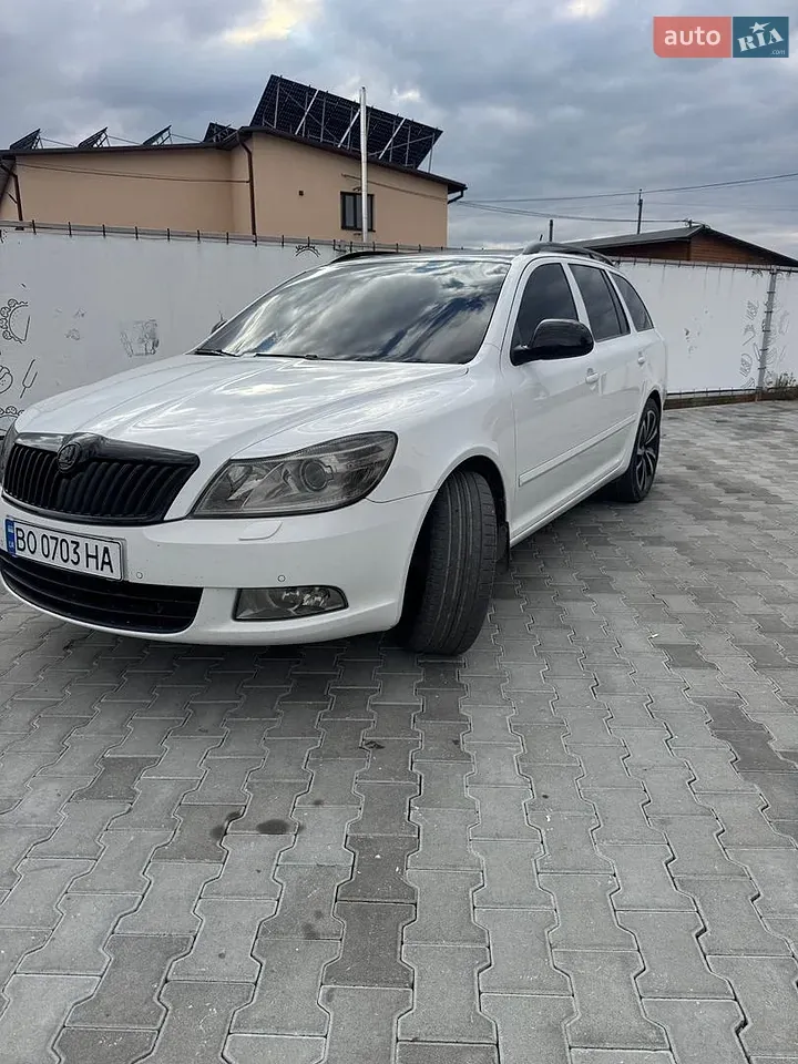 Skoda Octavia 2012 photo 2