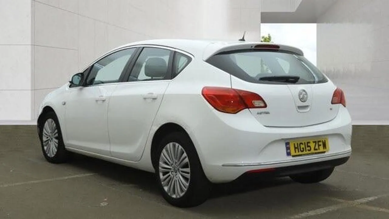 Vauxhall Astra 2015 photo 3