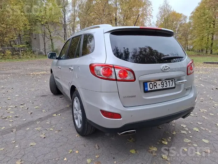 Hyundai Santa Fe 2010 photo 2