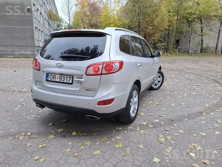 Hyundai Santa Fe 2010 photo 4