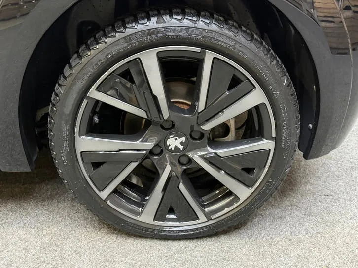Peugeot E-208 2023 photo 2
