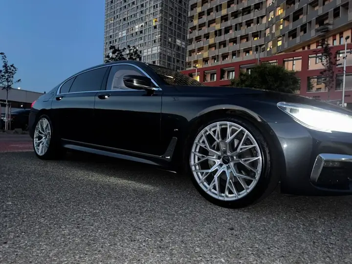 BMW 7 Series 2017 photo 2