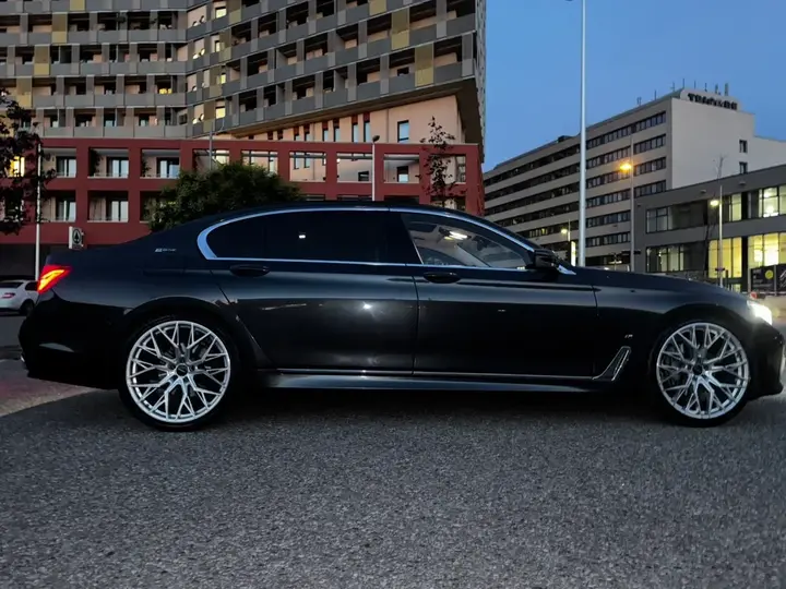 BMW 7 Series 2017 photo 3