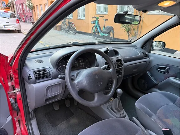 Renault Clio Ii 1999 photo 4