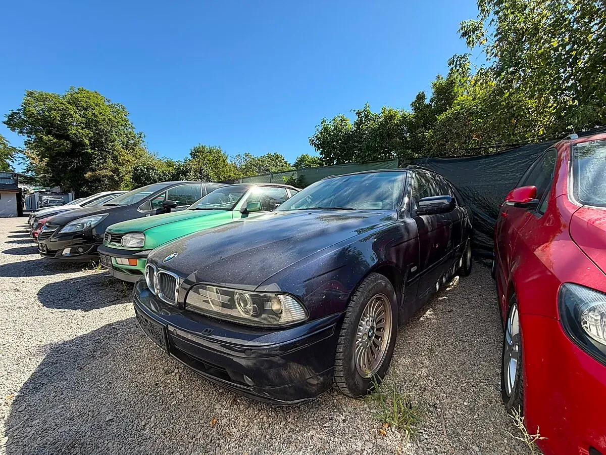 BMW 5 Series 2001 photo 2