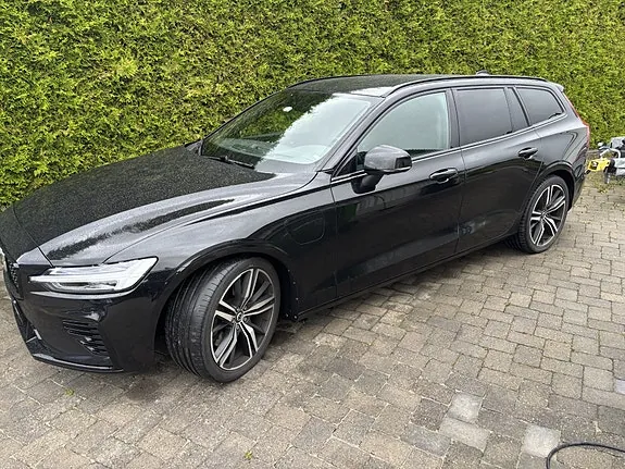 Volvo V60 2022 photo 2