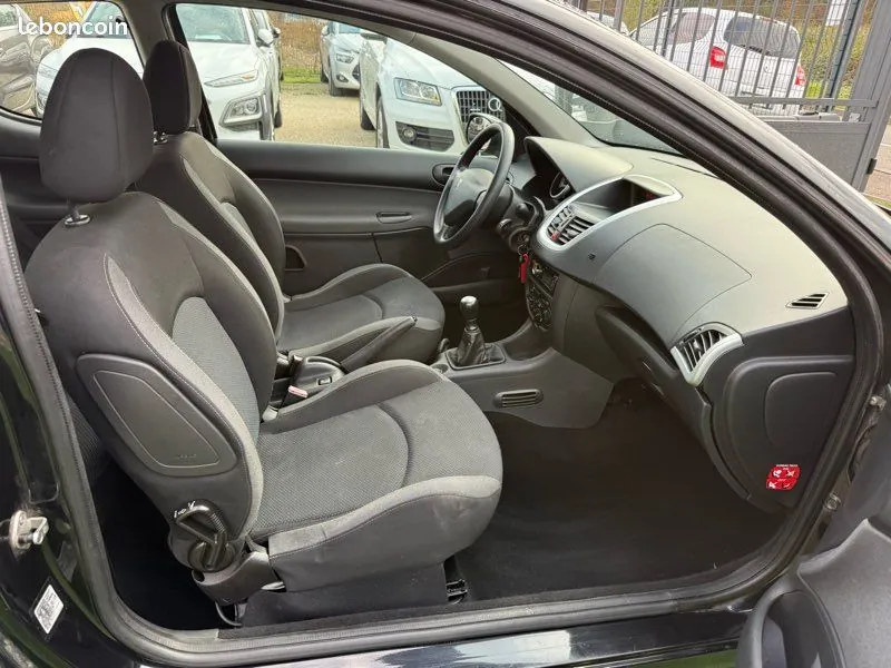 Peugeot 206 2011 photo 2