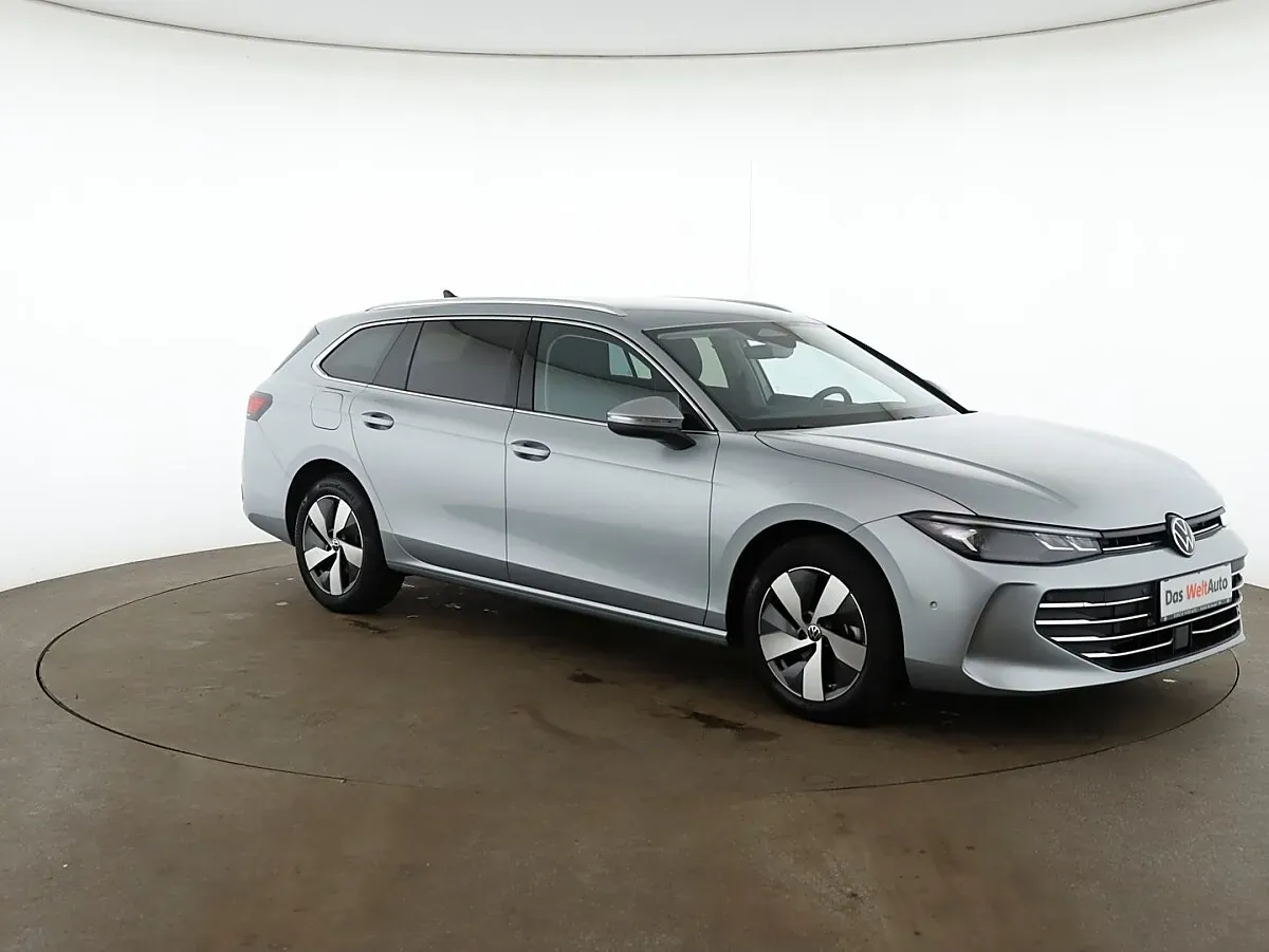 Volkswagen Passat 2025 photo 2