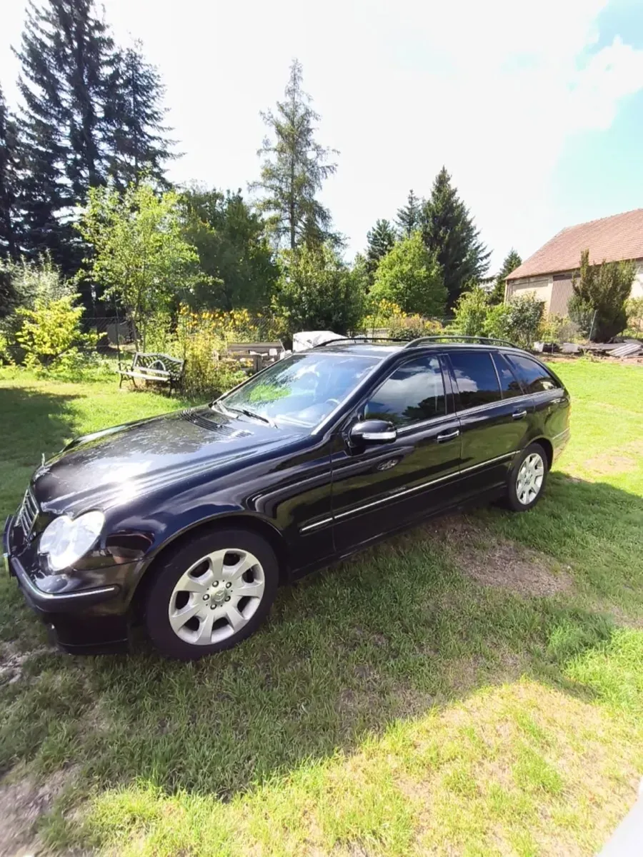 Mercedes-Benz C-Class 2004 photo 2