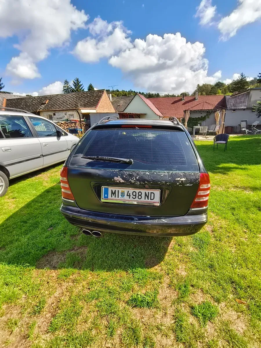Mercedes-Benz C-Class 2004 photo 3