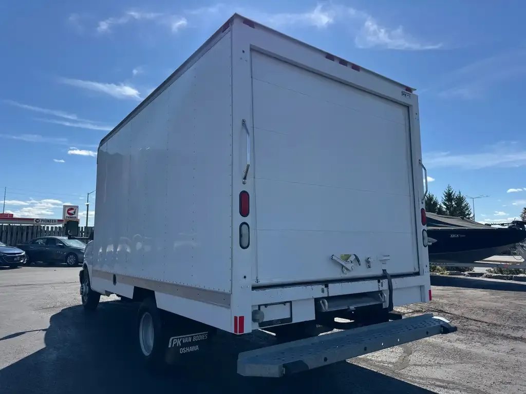 Chevrolet Express 2012 photo 3