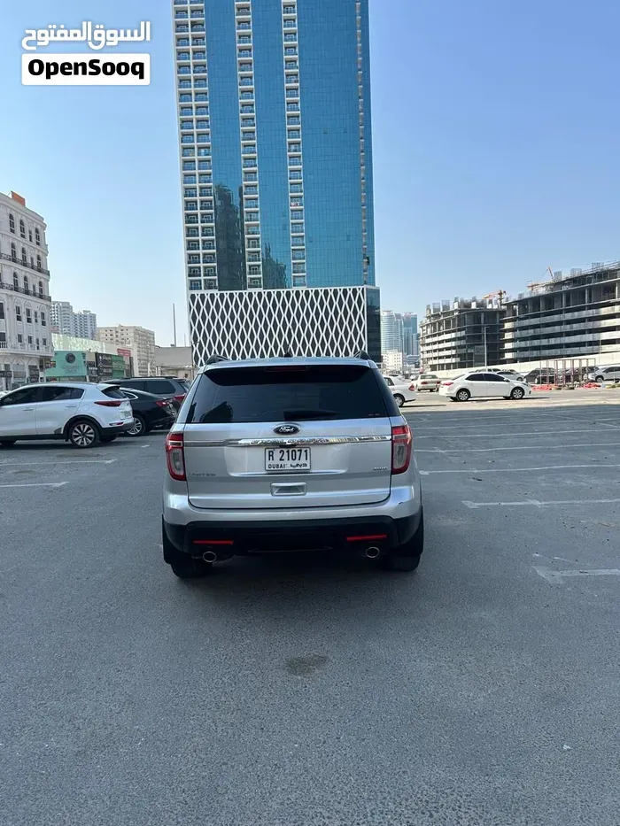 Ford Explorer 2012 photo 2