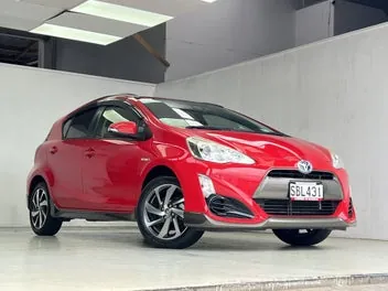 Toyota Aqua 2016 photo 2