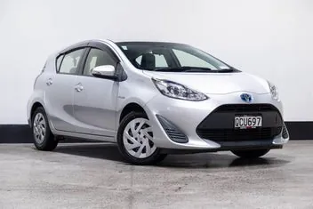 Toyota Aqua 2017 photo 2