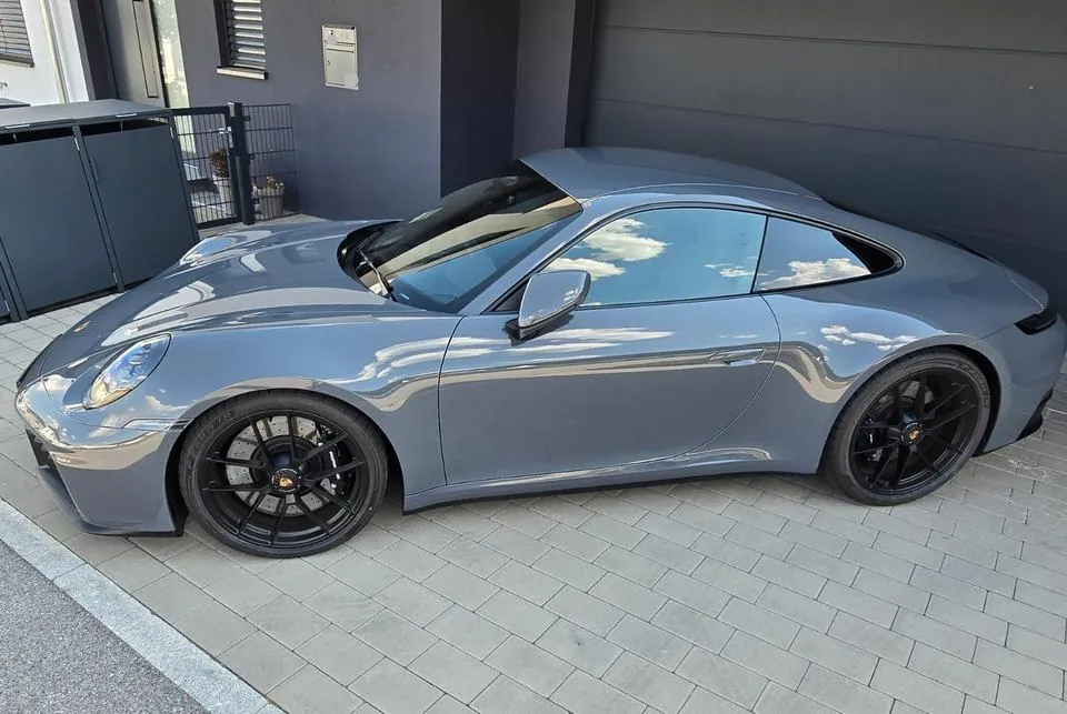 Porsche 911 Carrera Gts