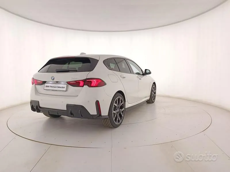 BMW 1 Series 2025 photo 4