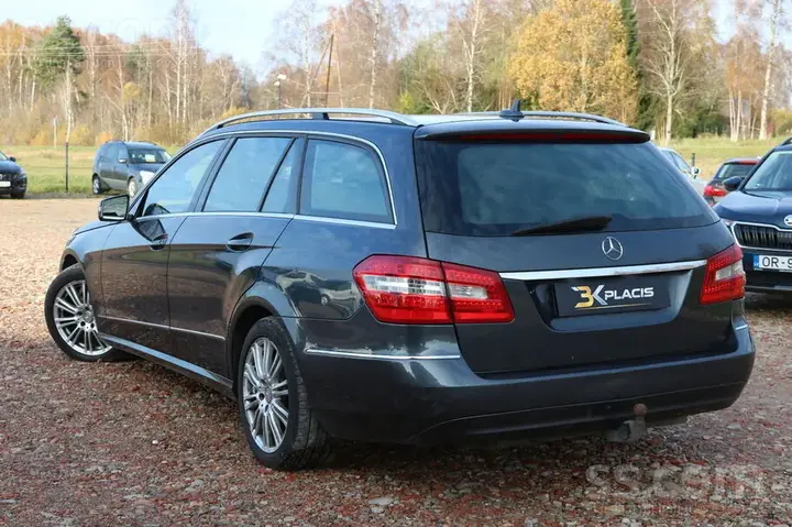 Mercedes-Benz E220 2011 photo 2