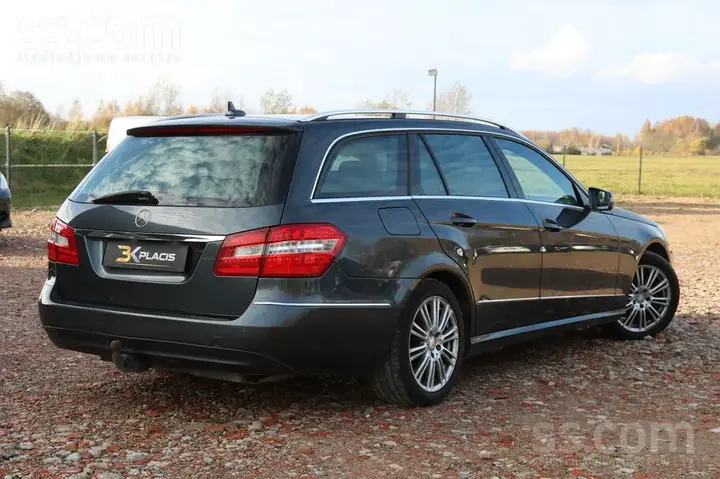 Mercedes-Benz E220 2011 photo 4
