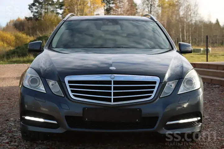 Mercedes-Benz E220 2011 photo 5