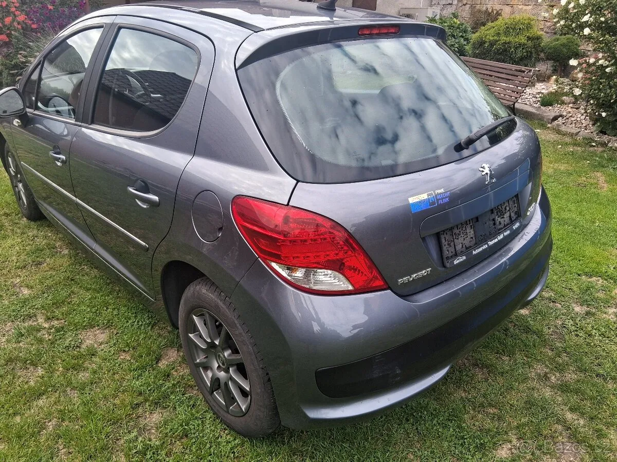 Peugeot 207 2010 photo 3