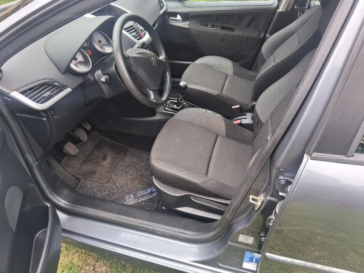 Peugeot 207 2010 photo 5