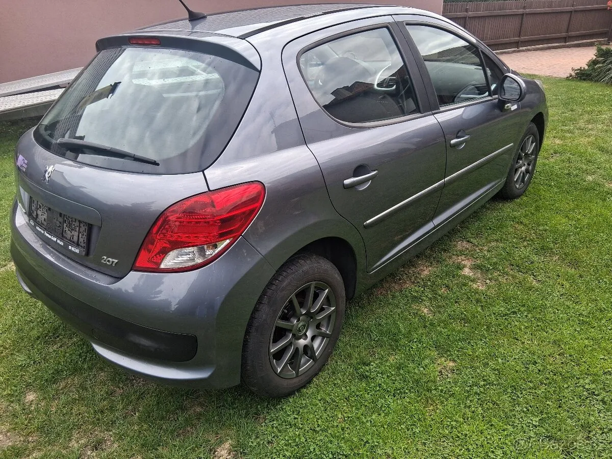 Peugeot 207 2010 photo 2