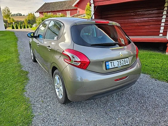 Peugeot 208 2013 photo 3