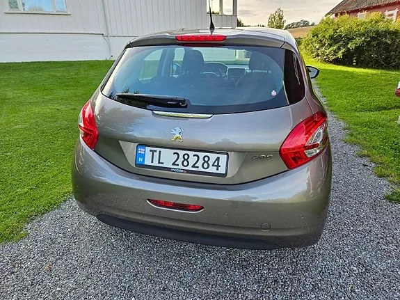 Peugeot 208 2013 photo 4